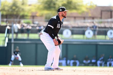 Chicago White Sox 3B Yoán Moncada returns to the the injured list with lower back inflammation